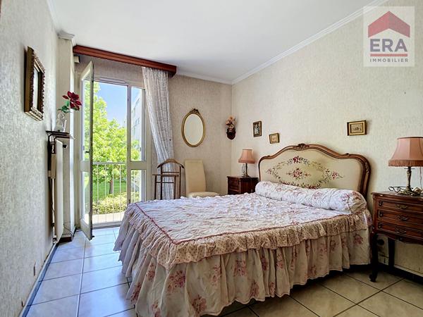 MARSEILLE 9EME - APPARTEMENT T4/5 - CALME ET LUMINEUX A RENOVER - QUARTIER CABOT