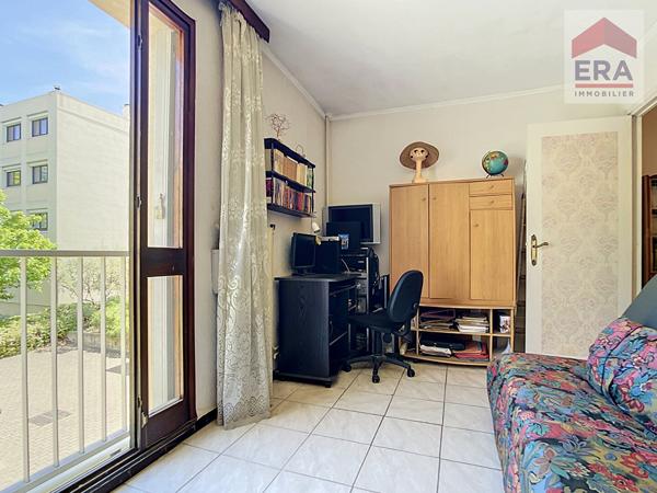 MARSEILLE 9EME - APPARTEMENT T4/5 - CALME ET LUMINEUX A RENOVER - QUARTIER CABOT