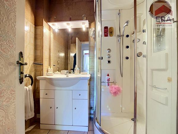MARSEILLE 9EME - APPARTEMENT T4/5 - CALME ET LUMINEUX A RENOVER - QUARTIER CABOT