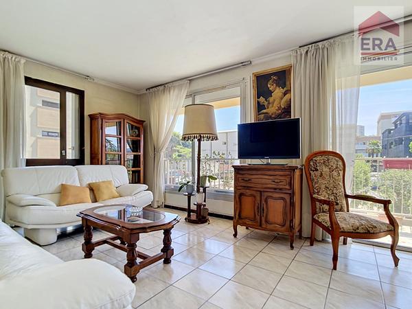 MARSEILLE 9EME - APPARTEMENT T4/5 - CALME ET LUMINEUX A RENOVER - QUARTIER CABOT