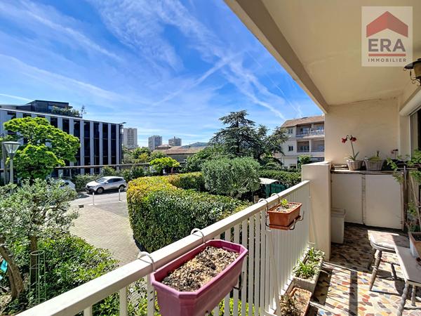 MARSEILLE 9EME - APPARTEMENT T4/5 - CALME ET LUMINEUX A RENOVER - QUARTIER CABOT