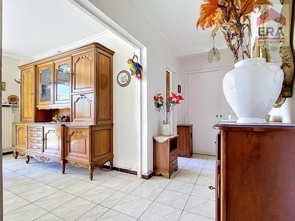 MARSEILLE 9EME - APPARTEMENT T4/5 - CALME ET LUMINEUX A RENOVER - QUARTIER CABOT