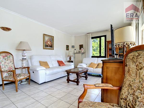 MARSEILLE 9EME - APPARTEMENT T4/5 - CALME ET LUMINEUX A RENOVER - QUARTIER CABOT