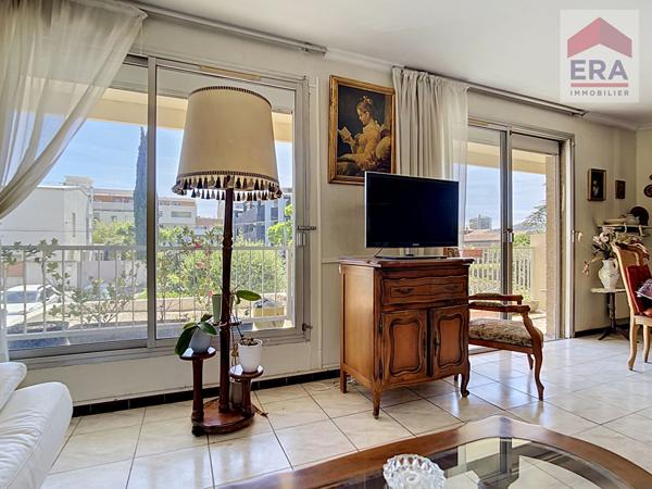 MARSEILLE 9EME - APPARTEMENT T4/5 - CALME ET LUMINEUX A RENOVER - QUARTIER CABOT