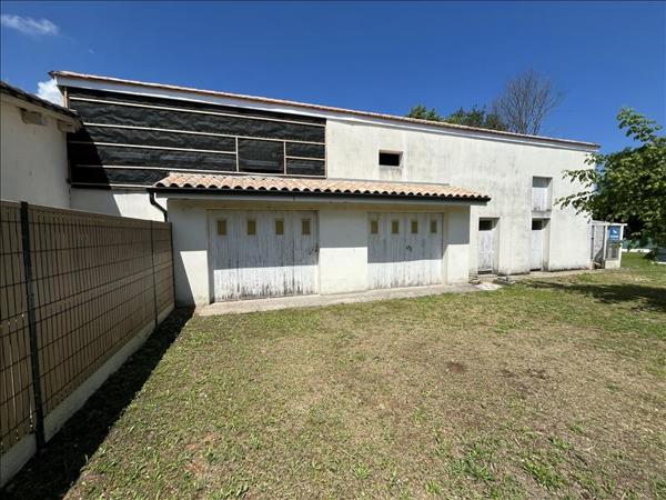 Immeuble à vendre |  Saint-Seurin-sur-l'Isle |  80 m²