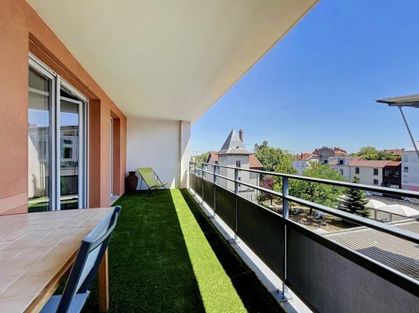 Appartement 335 000 € Oullins 3 p 80 m² DPE C