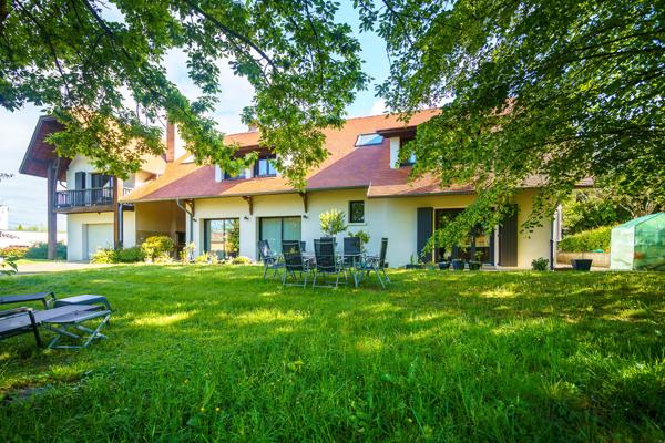 A VENDRE -  ESTANTENS -GRANDE MAISON DE 230 M² + 2 APPARTEMENTS INDÉPENDANTS  - 1 HECTARE