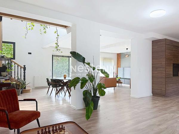 A VENDRE -  ESTANTENS -GRANDE MAISON DE 230 M² + 2 APPARTEMENTS INDÉPENDANTS  - 1 HECTARE