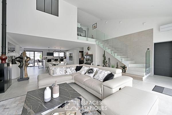 Maison contemporaine avec piscine à deux pas de la mer