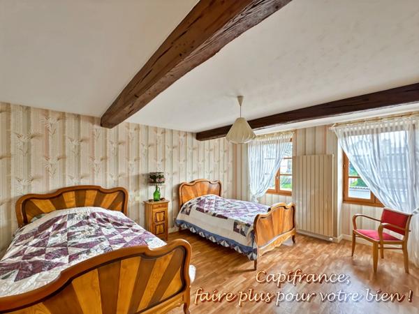 LA CLAYETTE 71 Maison 178 m², 6 pièces, 3 chambres, terrain 929 m²