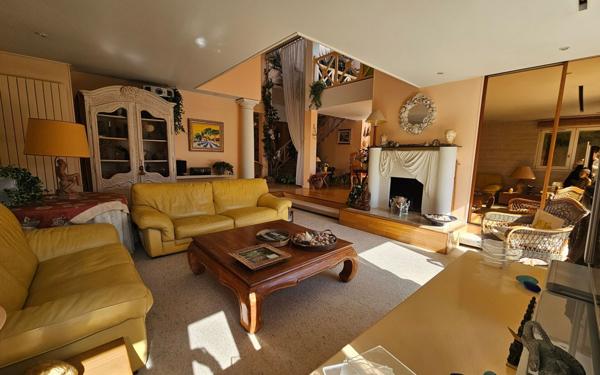 Maison à vendre    4 pièces • 198,96 m2 Courcouronnes