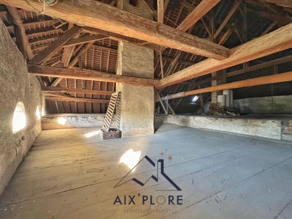 Combles aménageables - 210 m² - St GENIX LES VILLAGES