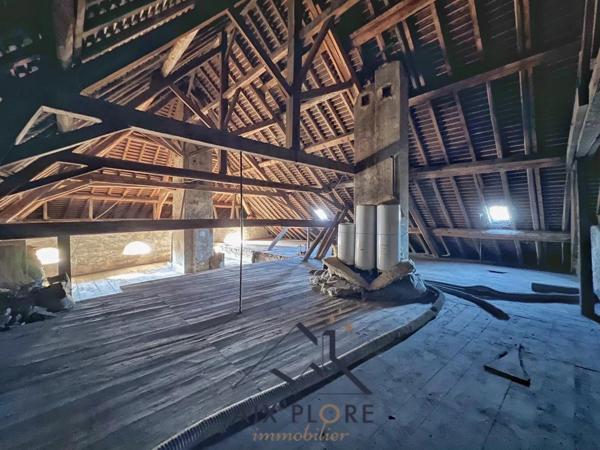 Combles aménageables - 210 m² - St GENIX LES VILLAGES