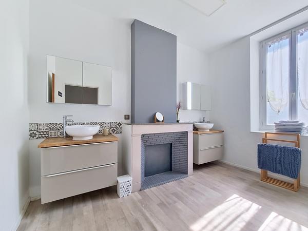 Maison
         4 pièces
        - 112 m² Exclusivité 210 000 € *