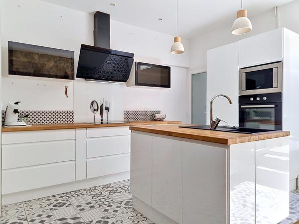 Maison
         4 pièces
        - 112 m² Exclusivité 210 000 € *