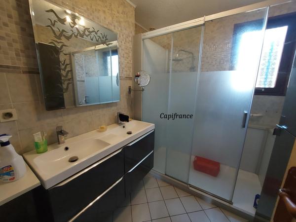 Maison familiale avec grand terrain, piscine – Saint-Martin-la-Plaine