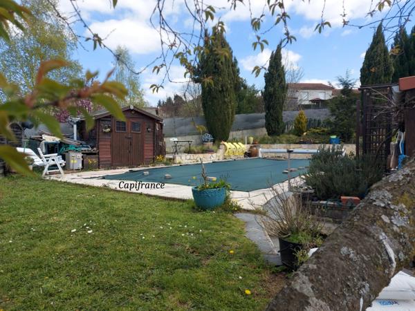 Maison familiale avec grand terrain, piscine – Saint-Martin-la-Plaine