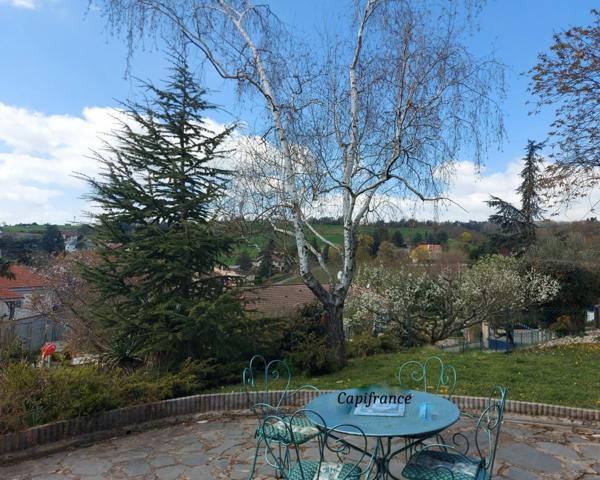 Maison familiale avec grand terrain, piscine – Saint-Martin-la-Plaine