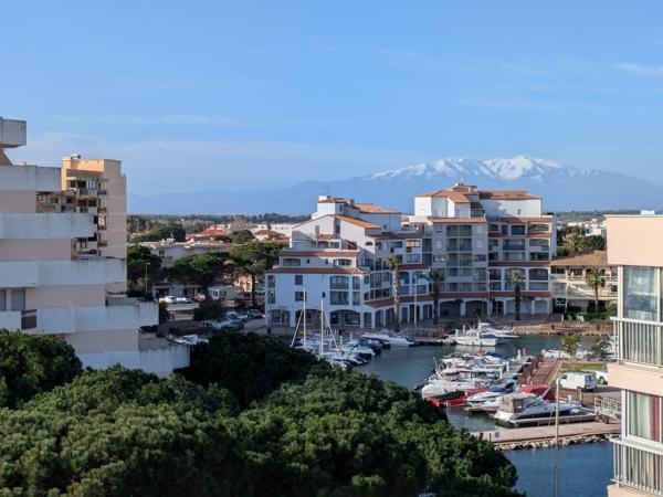 T2 avec vue port et Canigou