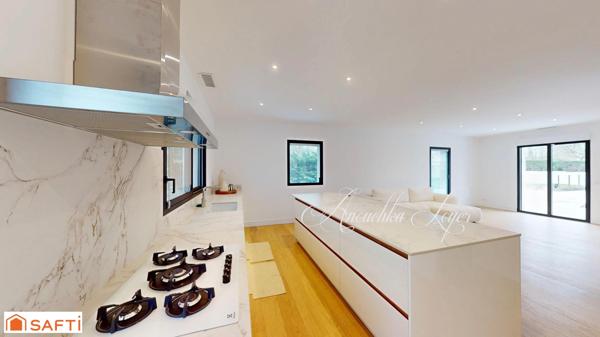 Maison avec garage et piscine au calme