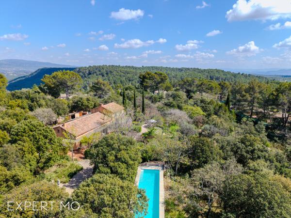 Sillans-la-Cascade (83690) Charmante villa provençale de style traditionnel avec terrain et vue panoramique à Sillans-la-Cascade