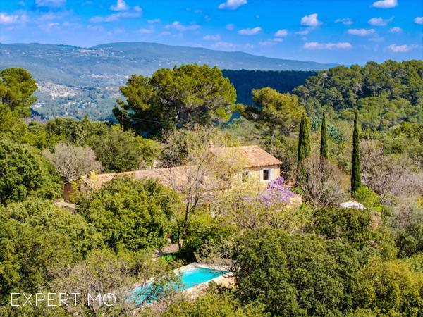 Sillans-la-Cascade (83690) Charmante villa provençale de style traditionnel avec terrain et vue panoramique à Sillans-la-Cascade