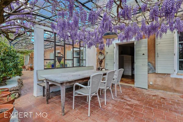 Sillans-la-Cascade (83690) Charmante villa provençale de style traditionnel avec terrain et vue panoramique à Sillans-la-Cascade