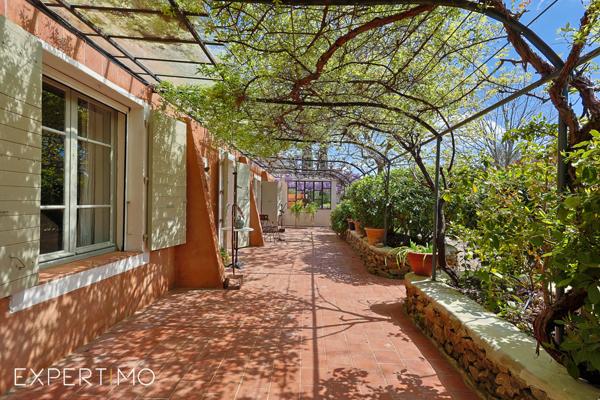 Sillans-la-Cascade (83690) Charmante villa provençale de style traditionnel avec terrain et vue panoramique à Sillans-la-Cascade