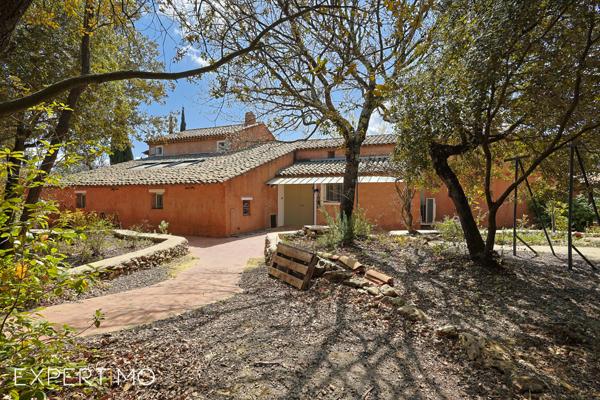 Sillans-la-Cascade (83690) Charmante villa provençale de style traditionnel avec terrain et vue panoramique à Sillans-la-Cascade