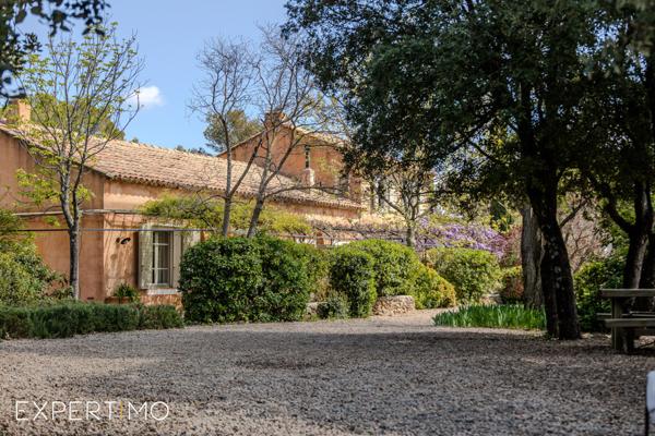 Sillans-la-Cascade (83690) Charmante villa provençale de style traditionnel avec terrain et vue panoramique à Sillans-la-Cascade