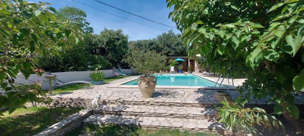 30. GARD. NIMES. BELLE MAISON DE 119 M2 SUR TERRAIN ARBORE DE 1250 M2 AVEC PISCINE QUARTIER LA CIGALE