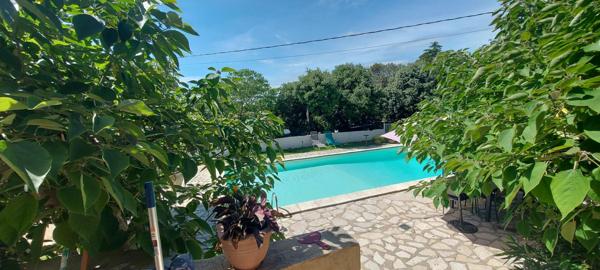 30. GARD. NIMES. BELLE MAISON DE 119 M2 SUR TERRAIN ARBORE DE 1250 M2 AVEC PISCINE QUARTIER LA CIGALE
