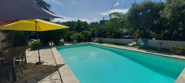 30. GARD. NIMES. BELLE MAISON DE 119 M2 SUR TERRAIN ARBORE DE 1250 M2 AVEC PISCINE QUARTIER LA CIGALE