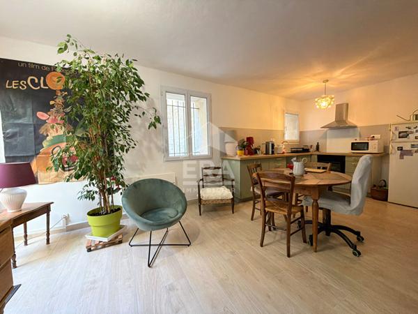 A VENDRE 84120 PERTUIS APPARTEMENT REZ DE CHAUSSEE TYPE 3 PIECES D'ENVIRON 60M² AVEC COUR ET STATIONNEMENT A PROXIMITE