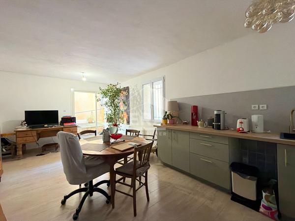 A VENDRE 84120 PERTUIS APPARTEMENT REZ DE CHAUSSEE TYPE 3 PIECES D'ENVIRON 60M² AVEC COUR ET STATIONNEMENT A PROXIMITE