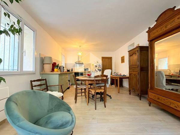 A VENDRE 84120 PERTUIS APPARTEMENT REZ DE CHAUSSEE TYPE 3 PIECES D'ENVIRON 60M² AVEC COUR ET STATIONNEMENT A PROXIMITE