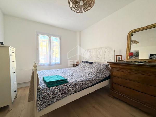 A VENDRE 84120 PERTUIS APPARTEMENT REZ DE CHAUSSEE TYPE 3 PIECES D'ENVIRON 60M² AVEC COUR ET STATIONNEMENT A PROXIMITE