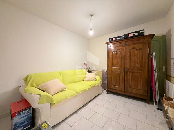 A VENDRE 84120 PERTUIS APPARTEMENT REZ DE CHAUSSEE TYPE 3 PIECES D'ENVIRON 60M² AVEC COUR ET STATIONNEMENT A PROXIMITE