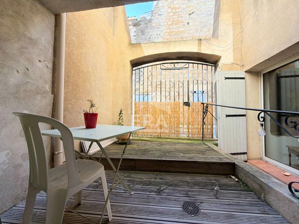 A VENDRE 84120 PERTUIS APPARTEMENT REZ DE CHAUSSEE TYPE 3 PIECES D'ENVIRON 60M² AVEC COUR ET STATIONNEMENT A PROXIMITE