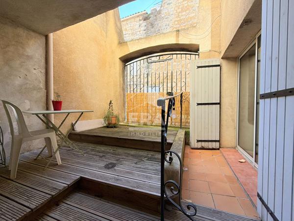 A VENDRE 84120 PERTUIS APPARTEMENT REZ DE CHAUSSEE TYPE 3 PIECES D'ENVIRON 60M² AVEC COUR ET STATIONNEMENT A PROXIMITE