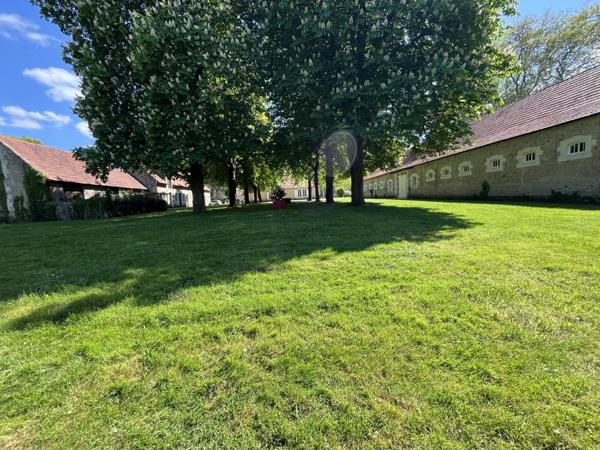 Gennes (49350) REF 88686 PROCHE SAUMUR , Magnifique domaine de chasse de 130 hectares , avec gîte , salle de réception rela