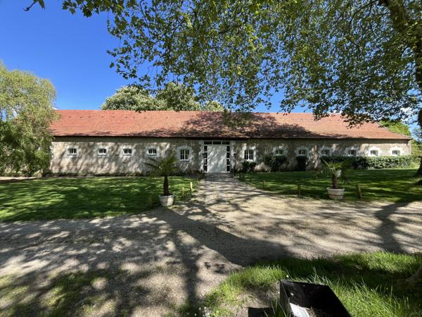 Gennes (49350) REF 88686 PROCHE SAUMUR , Magnifique domaine de chasse de 130 hectares , avec gîte , salle de réception rela