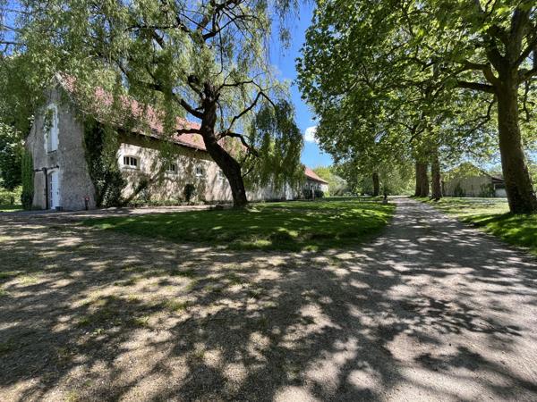 Gennes (49350) REF 88686 PROCHE SAUMUR , Magnifique domaine de chasse de 130 hectares , avec gîte , salle de réception rela