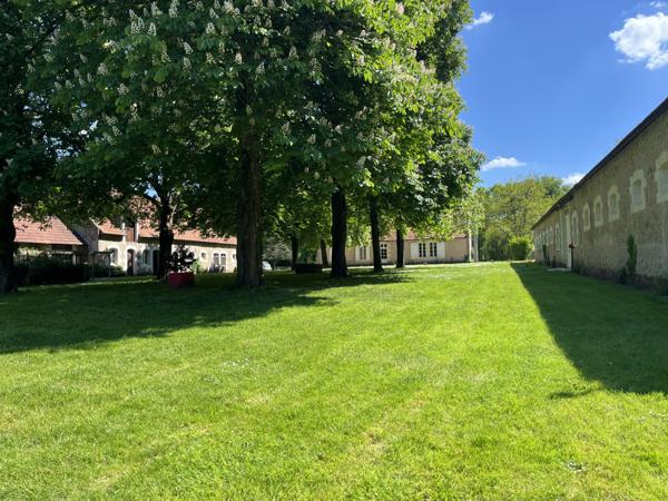 Gennes (49350) REF 88686 PROCHE SAUMUR , Magnifique domaine de chasse de 130 hectares , avec gîte , salle de réception rela