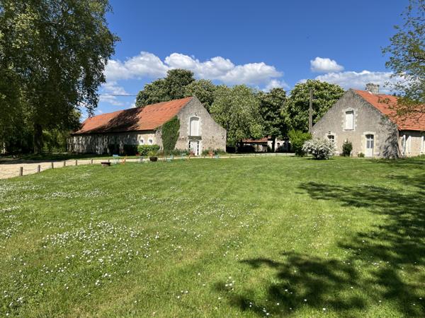 Gennes (49350) REF 88686 PROCHE SAUMUR , Magnifique domaine de chasse de 130 hectares , avec gîte , salle de réception rela
