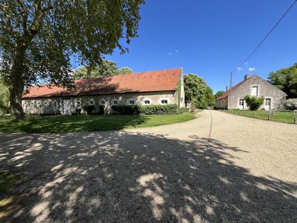Gennes (49350) REF 88686 PROCHE SAUMUR , Magnifique domaine de chasse de 130 hectares , avec gîte , salle de réception rela