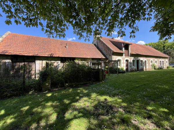 Gennes (49350) REF 88686 PROCHE SAUMUR , Magnifique domaine de chasse de 130 hectares , avec gîte , salle de réception rela