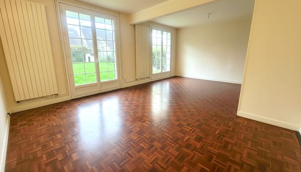 Charmant pavillon traditionnel dans résidence avec piscine