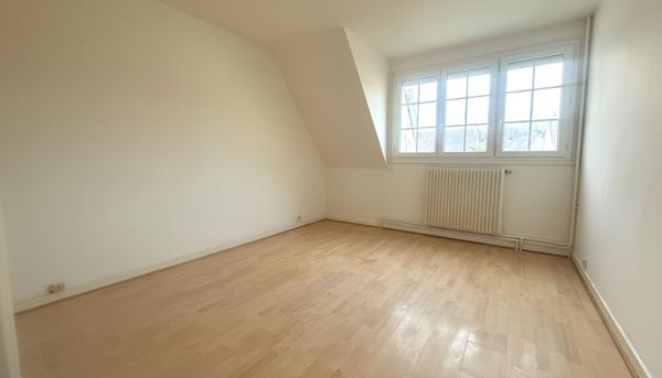 Charmant pavillon traditionnel dans résidence avec piscine