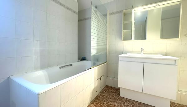 Charmant pavillon traditionnel dans résidence avec piscine